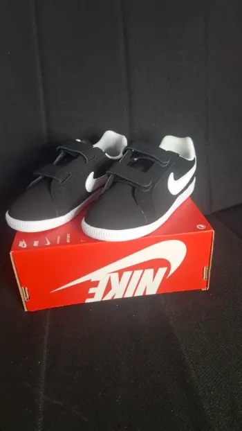 Baskets Nike Court Royale
