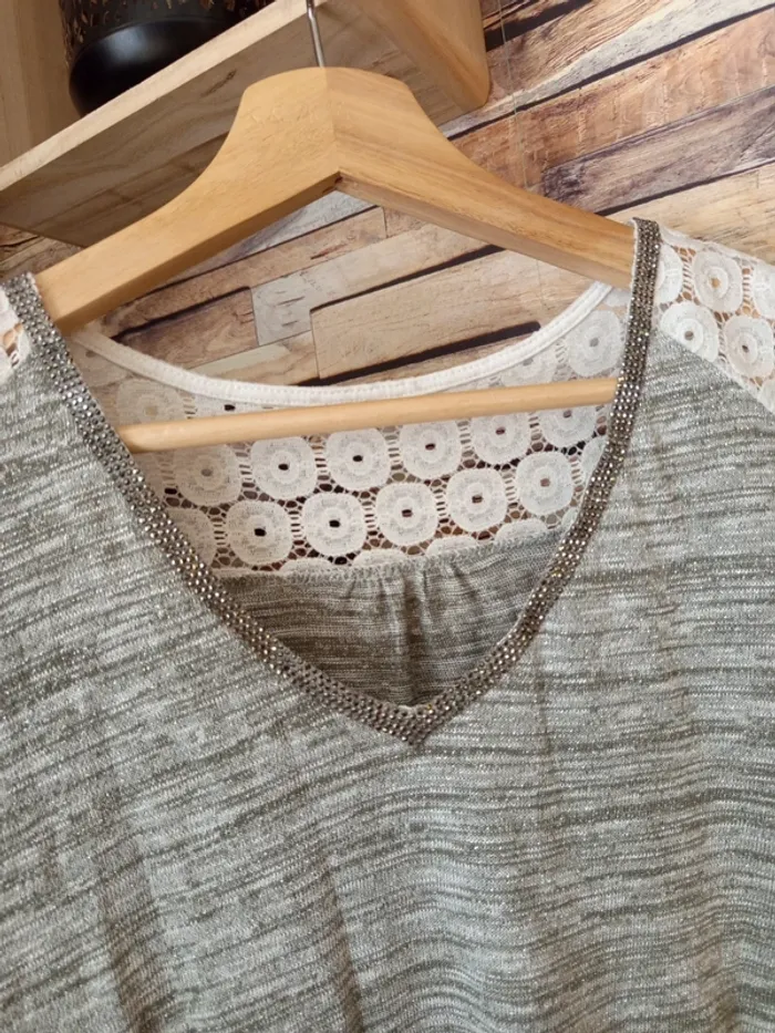 Tshirt gris blanc paillettes dentelle - photo numéro 4