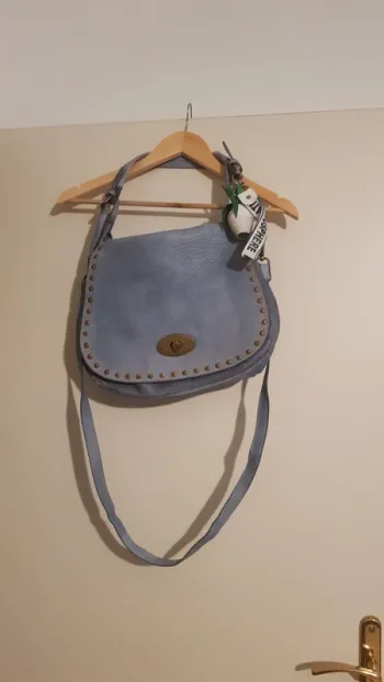 Sac bandoulière bleu en cuir