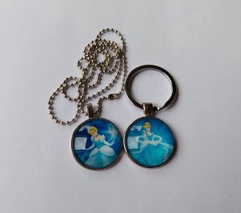 Porte-clés et collier cendrillon disney