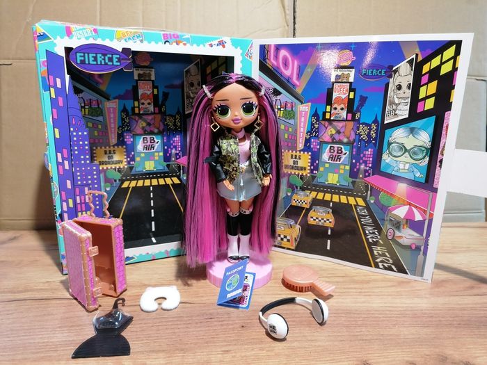 Poupée Lol OMG World travel