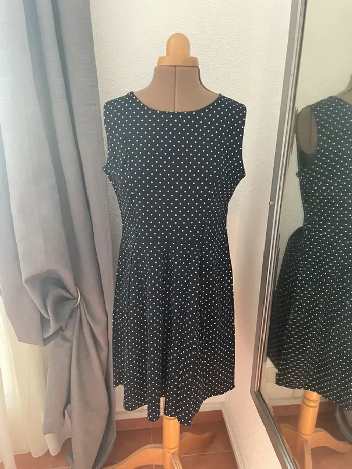 Petite robe bleue marine coupe princesse