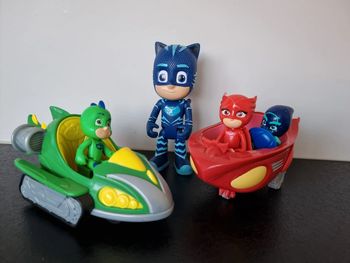 Lot de véhicules et personnages Pyjamasks