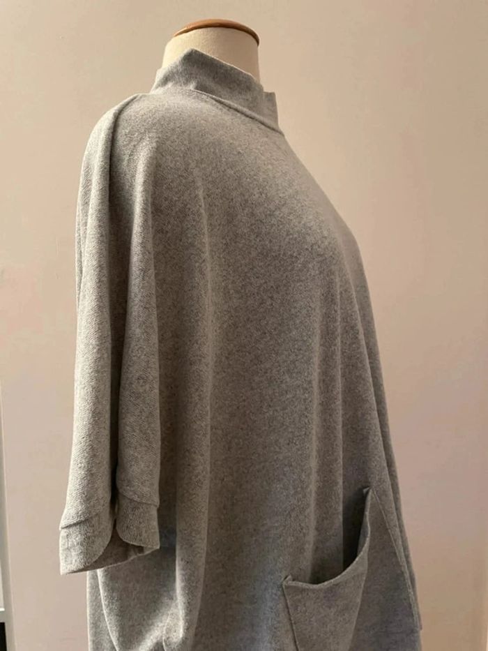 Superbe pull manches courtes gris ample - photo numéro 3