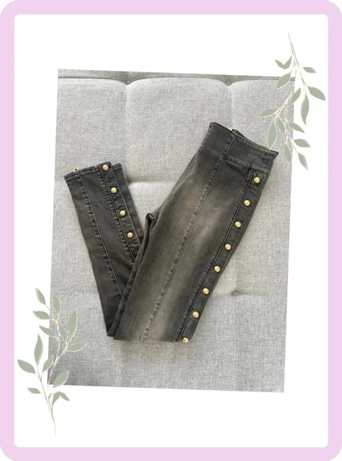 Jean Gris à Détails Tête de Lion – Balmain – Taille 40 🐾