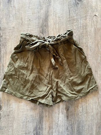 Short kaki