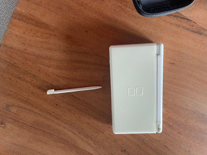 Ds lite blanches et 13 jeux - photo numéro 6