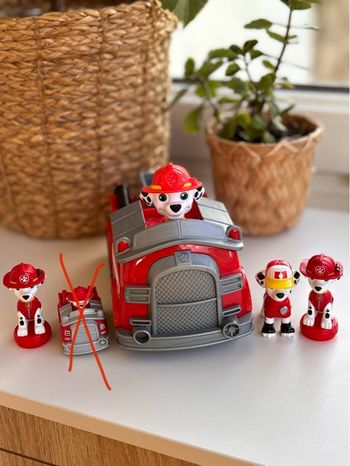 Lot grand camion de pompiers marcus avec figurines paw patrol
