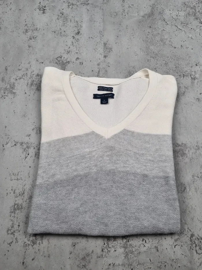 Pull col V Tommy Hilfiger – Dégradé de gris – Taille M/38 Femmes - photo numéro 2