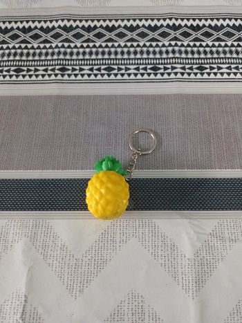 Porte clef ananas musical