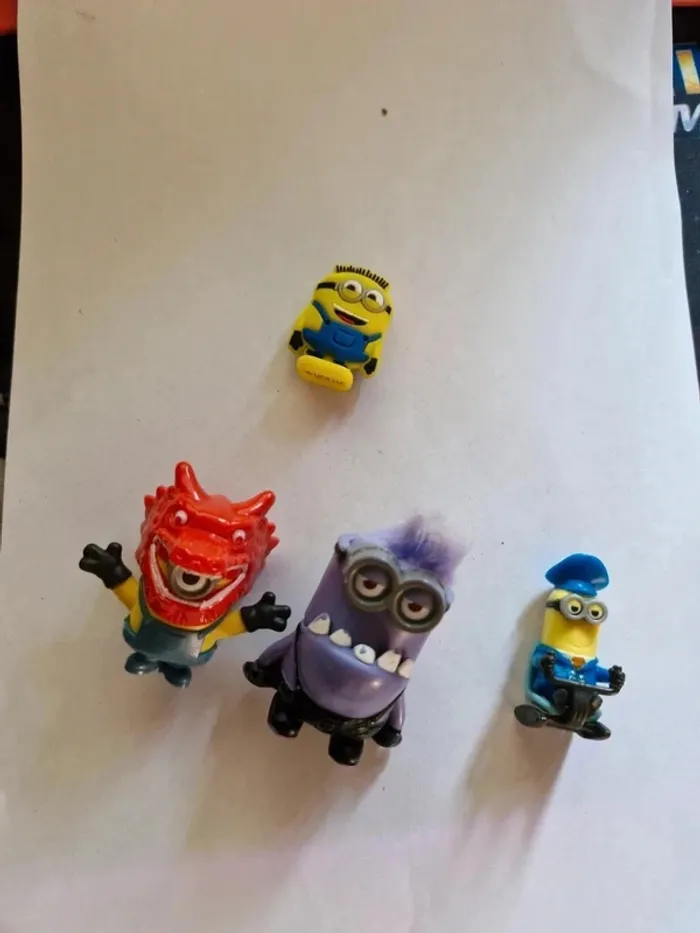 Lot de 4 figurines minions - photo numéro 3