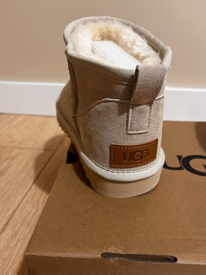 🟤 UGG originales – Taille 39 – Beige – Neuves - photo numéro 7
