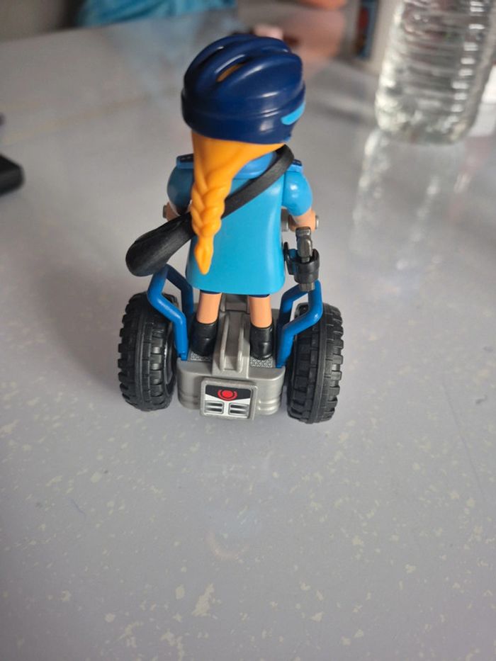 Playmobil 6877 policière avec gyropode - photo numéro 3