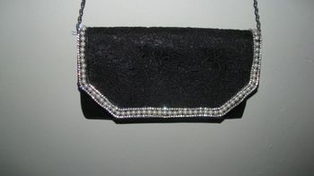 pochette noire avec perles