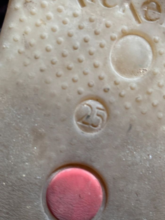 Belle paire de sandales Kickers T. 25 garçon - photo numéro 9