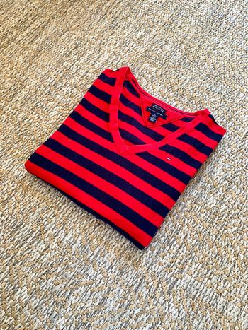 Pull / sweat col V Tommy Hilfiger style marinière bleu Marine rouge taille XS