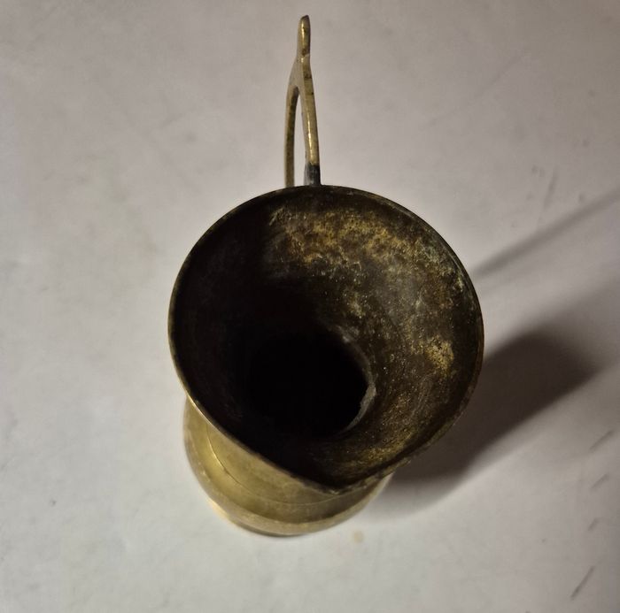 Pichet cruche ancien en laiton décoration - photo numéro 6