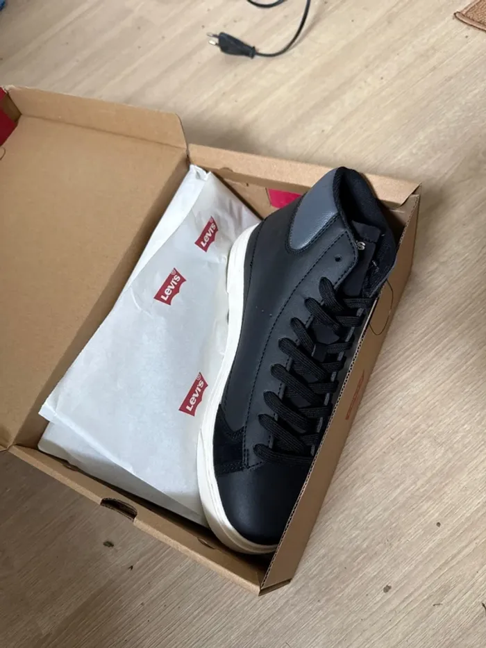 Magnifiques baskets Levi’s neuves avec étiquette pointure 39 - photo numéro 9