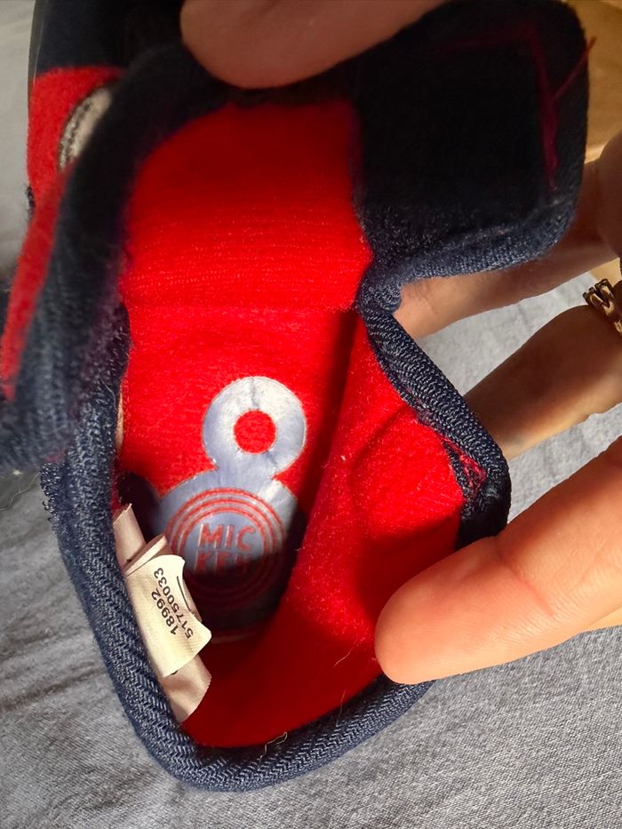 Chausson de bébé Mickey mousse taille 20 comme neuf - photo numéro 4