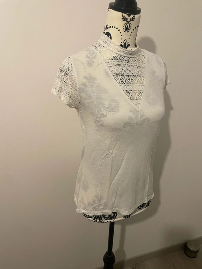 T-shirt manches courtes blanc col montant à dentelle Jennyfer taille M - photo numéro 2