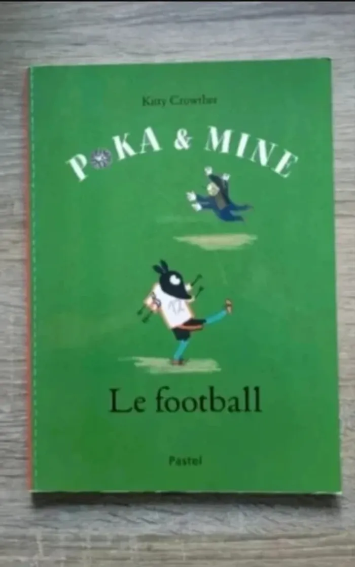 livre école des loisirs Poka et mine le football Très bon état