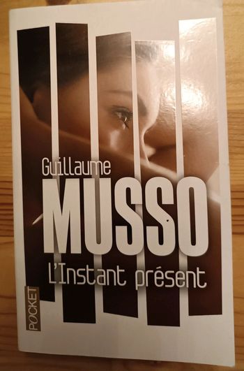 Livre L'instant présent MUSSO