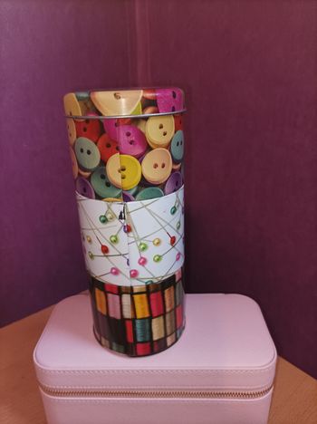 Vend boîte de rangement pour couture