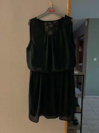 Robe noire  avec dentelle débardeur