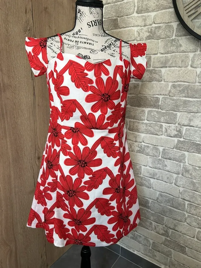 Robe blanche et rouge taille M - photo numéro 2