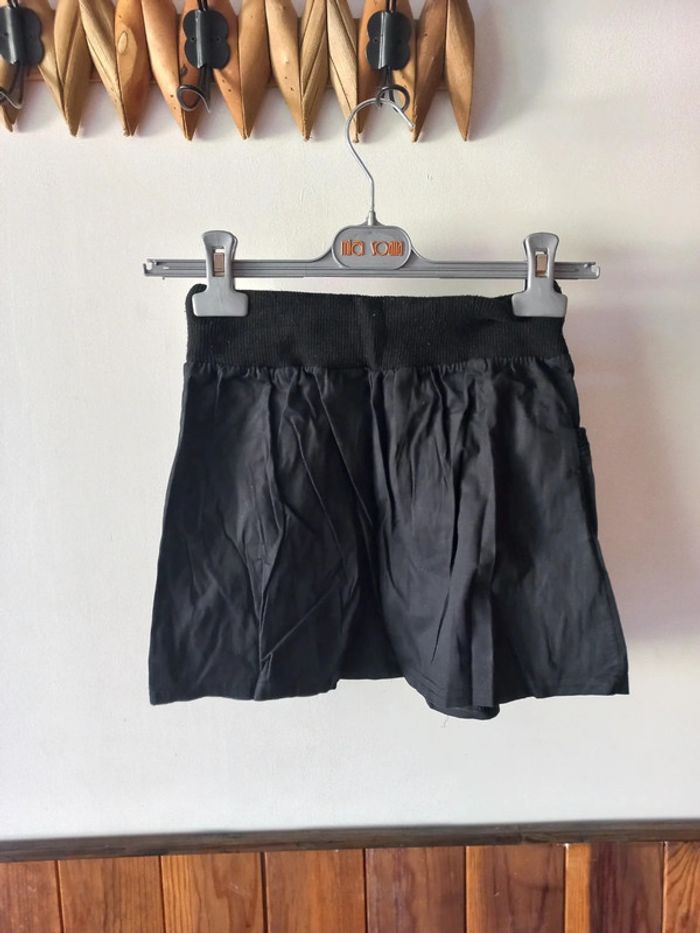 Jupe noire - photo numéro 2