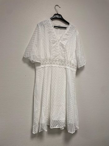 robe blanche dentelle col v taille XL