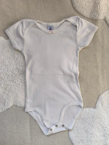 👕 Body blanc basique Petit Bateau – Taille 36 mois