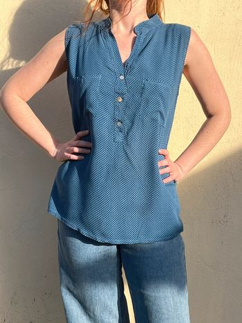Blouse asymétrique avec boutons et poches - motifs fleurs bleu