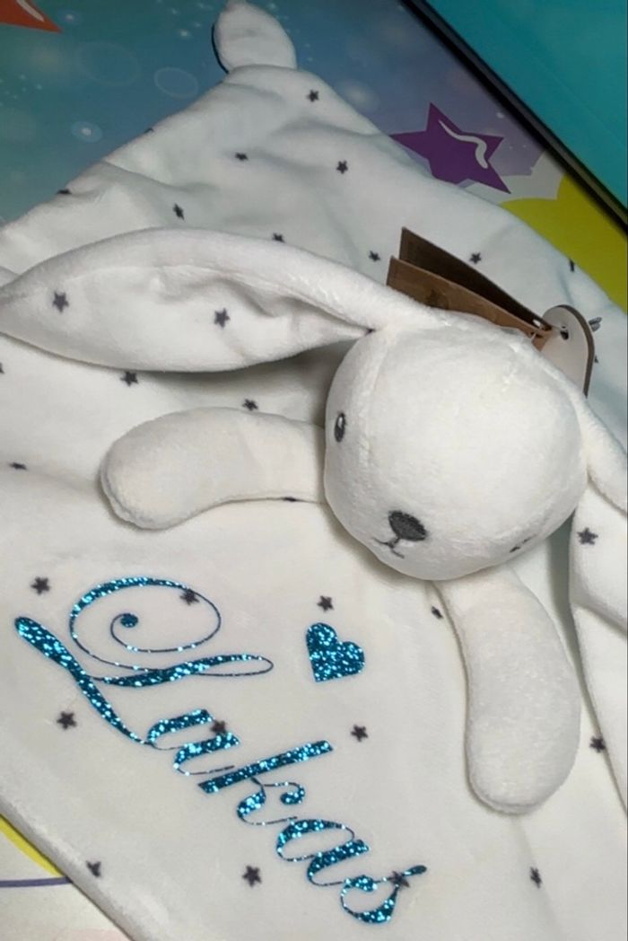 Doudou lapin bleu blanc ou rose