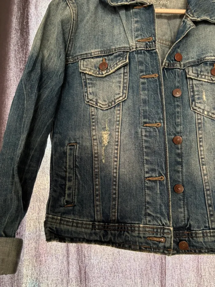 Veste en jean effet troué - photo numéro 2