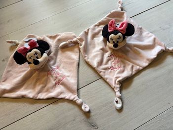 Lot de 2 doudous Minnie mouse neuf