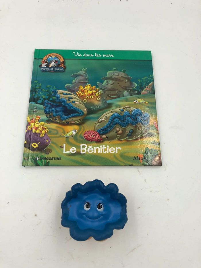 Livre + figurine / le Bénitier collection Altaya