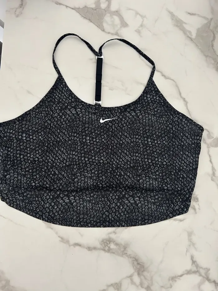 Haut Nike taille L couleur peau de serpent