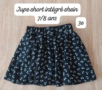 Jupe shein 7/8 ans avec short intégré