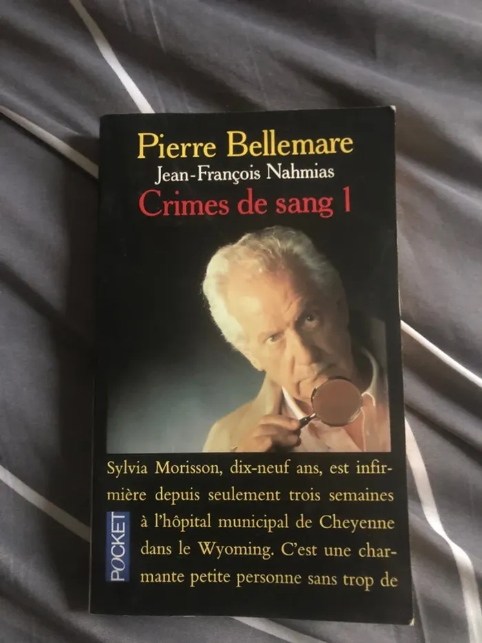 Livre crimes de sang édition pocket 📕 - photo numéro 2