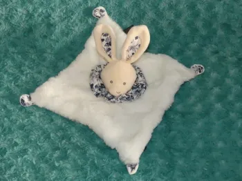 Doudou lapin boule, blanc bleu Doudou et compagnie 🐰parfait état
