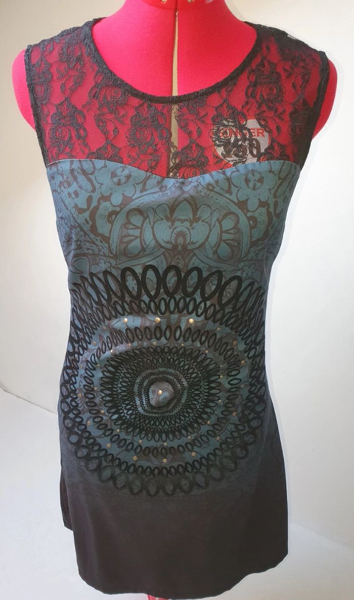 Robe Desigual haut en dentelle taille 38
