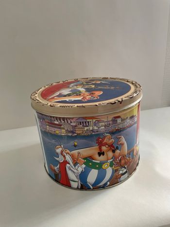 Boite a biscuits metal vintage asterix 