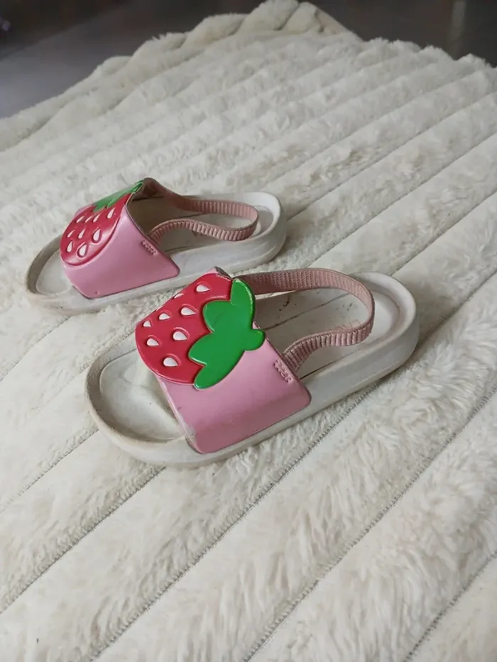 Claquettes piscine fraise - photo numéro 2