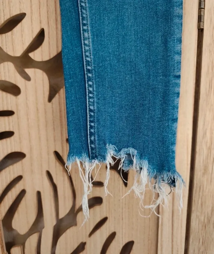 Jean skinny 7/8 ème bas effilés T 38 Zara - photo numéro 9
