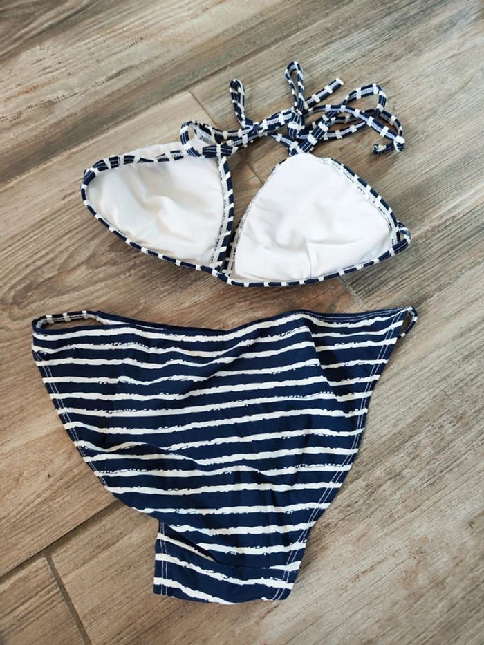 Maillot de bain deux pièces bleu marine et blanc rayé haut coqué Sans marque taille 36 - photo numéro 2