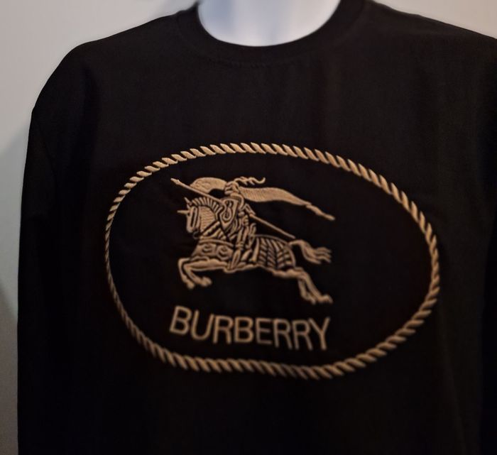Sweat shirt Burberry taille S Neuf - photo numéro 4