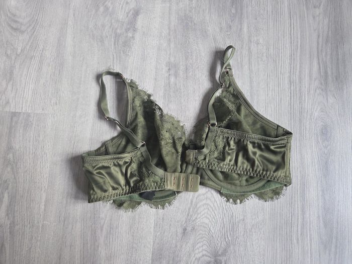 Ensemble lingerie Hunkemoller kaki - haut 85c / bas s - neuf sans étiquette - photo numéro 10