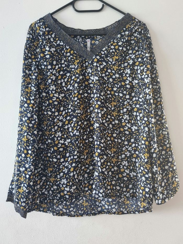 Top bleu marine fleuris