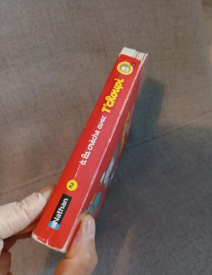 Livre sonore a la crèche avec T'choupi (piles neuves ) - photo numéro 2